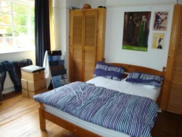 			SPACIOUS APARTMENT, 3 Bedroom, 1 bath, 1 reception Flat			 Willesden Lane, WILLESDEN GREEN